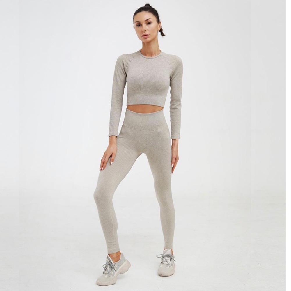 Active set, leggings and long sleeve crop top